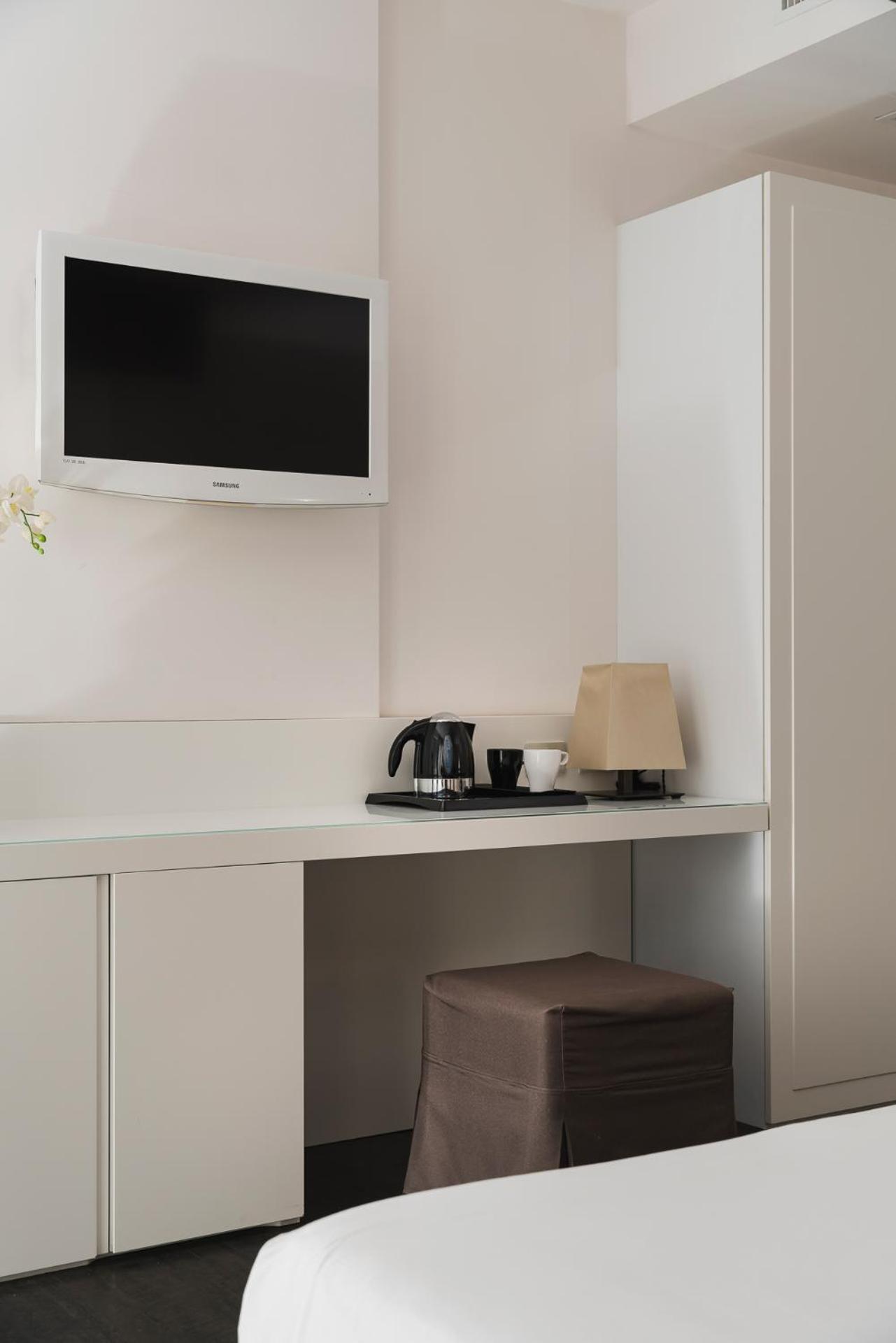 Hotel Ines Cattolica Extérieur photo
