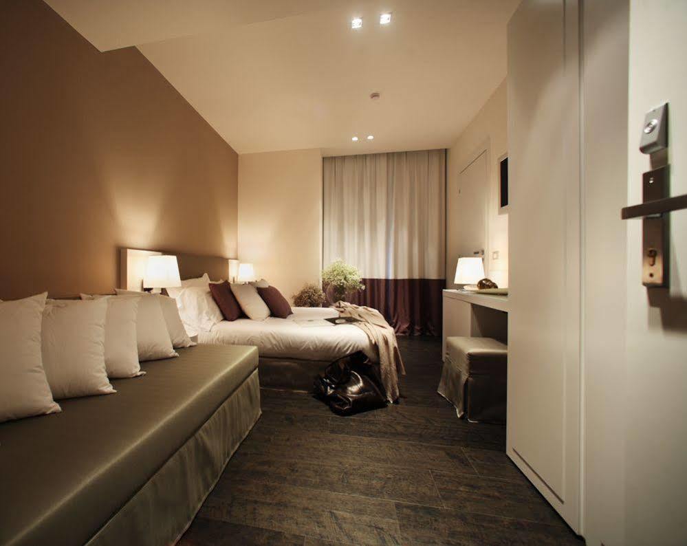Hotel Ines Cattolica Extérieur photo